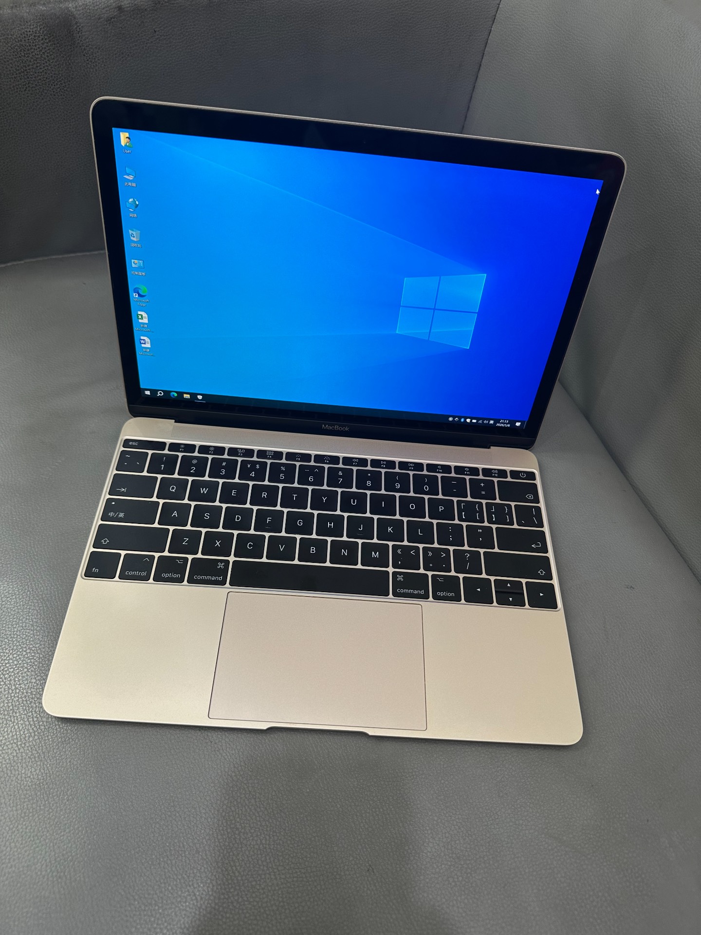 Apple MacBook